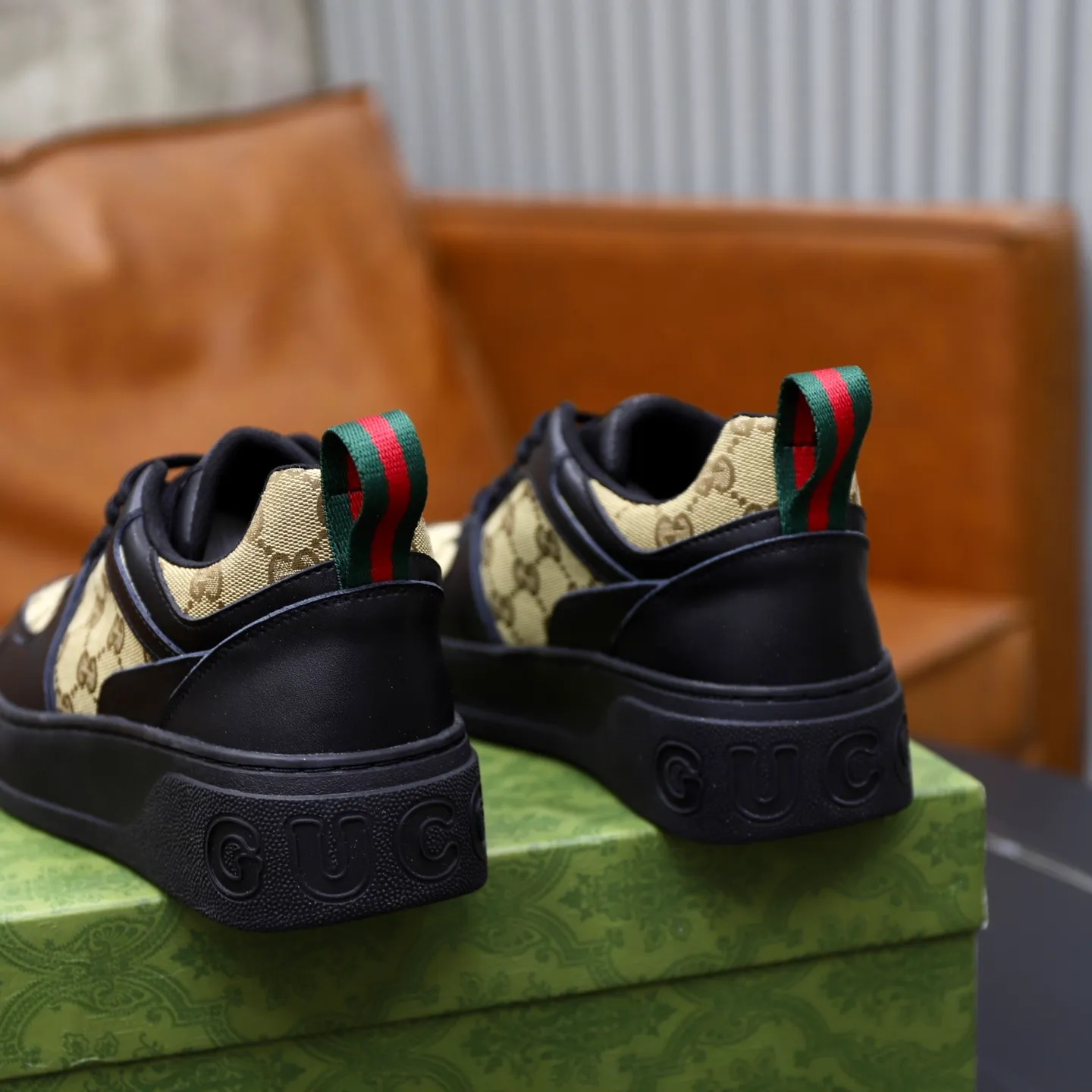 Ex-factory price: 420💰🙅‍♂️🙅‍♂️🙅‍♂️ Brand: GUCCI Standard code: 38-44 (45 customized) Grade: Same as the official website Material: Original cowhide material spliced with brand cloth Comfortable and breathable lining Lightweight and wear-resistant sports outsole Style category: Men's fashion casual shoes Running sports shoes Distinguished luxury brand elements Top luxury color: actual picture color